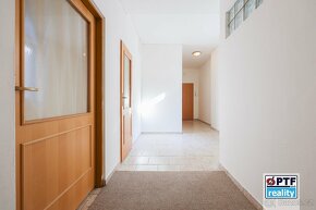 Pronájem prostorného bytu 3+1 (110 m2) - Plzeň, Riegrova uli - 10
