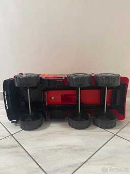 Velké požární auto Mercedes Benz. - 10