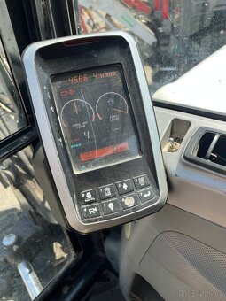 Pásový bagr Bobcat E85 - 10