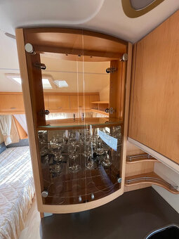 Karavan Hobby De Luxe 495 UL 2009, Předstan Isabella, TV - 10