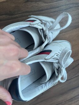 Kožené bílé tenisky Tommy Hilfiger - 10