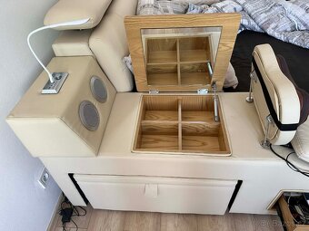 Luxusní postel s masážním křeslem - 10