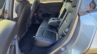 Tesla model Y, 12/2024 - 10