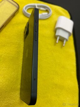 iPhone 13 – 128 GB, černá barva - 10