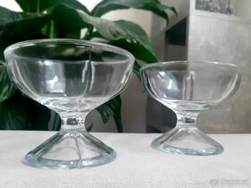 Skleněné poháry, misky, sklenice na kávu a jiné.. - 10