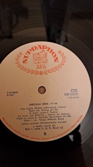 DESKY OSVOBOZENÉ DIVADLO VOSKOVEC A WERICH - 10