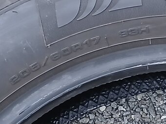 Zánovní zimní pneu Fulda 205/60/17 vzorek 8,5mm - 10