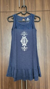 Dívčí šaty vel. do 140 cm, krásné, cena za 6 ks - 10