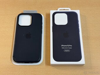 iPhone 15 Pro Silicone Case + MagSafe (černá) - 10