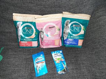 Pelíšek pro psa nebo kočku FLAMINGO + 3x granule zdarma - 10