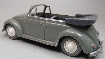 VW BEETLE CABRIO 140 v betonově šedé barvě od WIKINGU - 10
