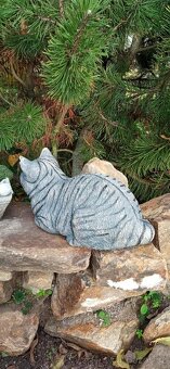 Zahradní dekorace- Dřímající kočka 2 - 10