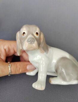 Sedící a smutný porcelánový figurky štěňata Bígl styl Lladro - 10