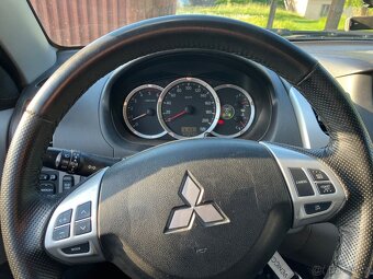 Mitsubishi L200 2,5 - 10