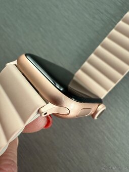 Apple Watch Series 6 40mm Zlatý hliník - 10