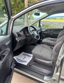 VOLKSWAGEN SHARAN 1.9 TDI 7-MIESTNY HIGHLINE - 10
