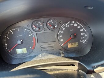 Seat Leon 1.6. 75kW - 10