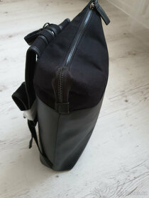 ZIGN - Moderní, kožený, hranatý unisex batoh - 10