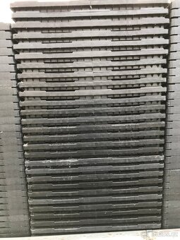 Plastové palety 120x80 více druhů - 10