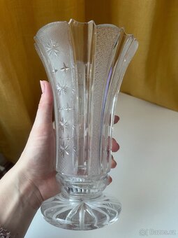 Broušená čirá váza - 10