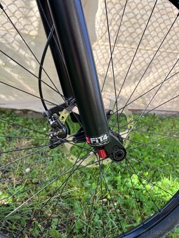 Celoodpruzene kolo GT Helion Carbon PRO - 10