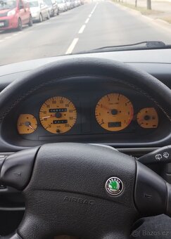 Škoda Felicia Sportline Fun žluté budíky - 10