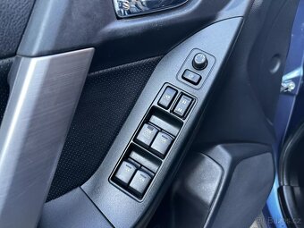 Subaru Forester 2.0 D 4x4 Kůže Navi Xenony Panorama Tažné 2t - 10