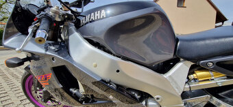 YAMAHA YZF 750r - 10