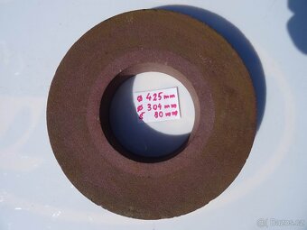 Dvoukotoučová bruska na kov , stáří ca 60 let. - 10