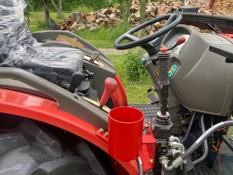 Malotraktor s čelním nakladačem YANMAR EF 224d  REZERVACE - 10