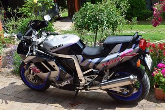 SUZUKI GSX-R 1100 - 10