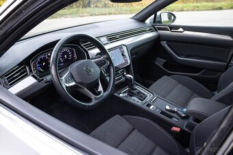 Volkswagen Passat Variant 2.0 TDI Elegance DSG - 10