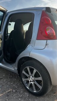 Peugeot 107 - pětidveřové hezké auto. - 10
