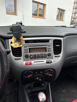 Kia Rio sedan - 10