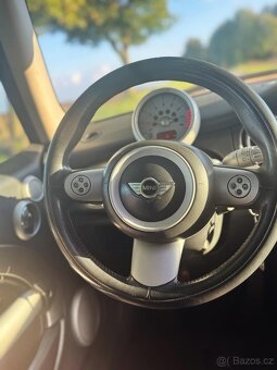 Mini COOPER 1.6/85kW, motokára s panoramou a muzikou - 10