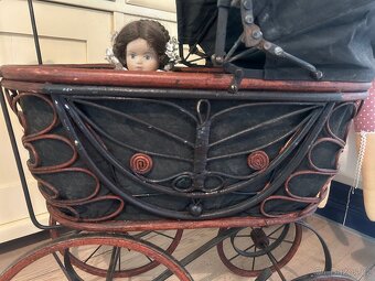 Kouzelná replika historického kočárku pro panenky - 10
