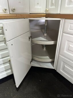 Moderní kuchyňská linka se spotřebiči - 10