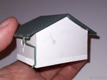 Dvě autobusové zastávky k mašinkám do kolejiště TT - 10