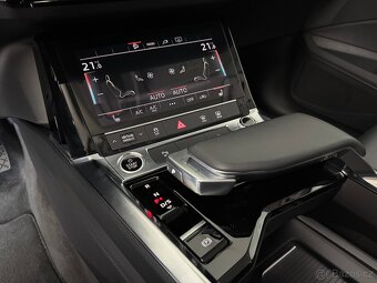 Audi e-tron 55 300KW S-Line Panorama Matrix - 10