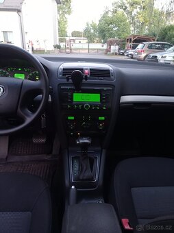 ŠKODA OCTAVIA 2 COMBI 1.9 TDI jen 169tis.km,DSG - 10