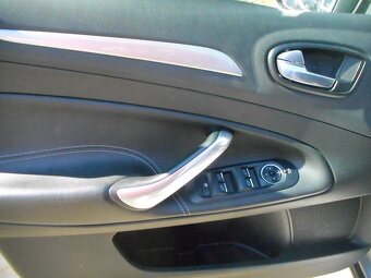 Prodám Ford Mondeo 2,0 Tdci combi stříbrná metalíza - 10