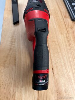 Milwaukee M12 Nový Vysavač na Prodej - 10