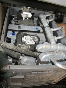 VW T5 klima trubky, popelník, dovírání dveří, rám pod motor - 10