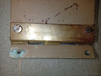 Staré dvířka od bezpečnostní schránky - 10