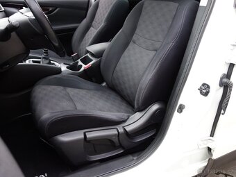 NISSAN QASHQAI 1.5dCi 81kW -VÝBAVA - 10