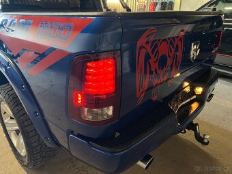 DODGE RAM 5.7 HEMI 4X4 model roku 2015 - 10