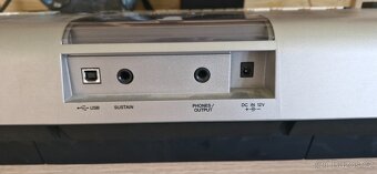 Klávesy Yamaha PSR E413 - 10