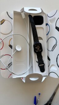 Apple Watch 7, Nike, 45mm, černé, GPS - 10