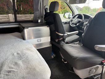 VOLKSWAGEN TRANSPORTER (T5) OBYTNÝ - 10