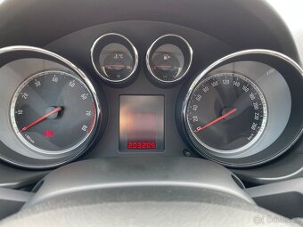 Opel Insignia - 10